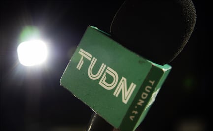 Excronista de TUDN sorprende a aficionados al narrar a partidos de la competencia