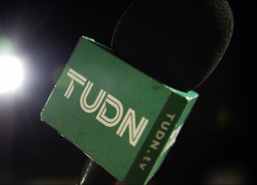 Excronista de TUDN sorprende a aficionados al narrar a partidos de la competencia