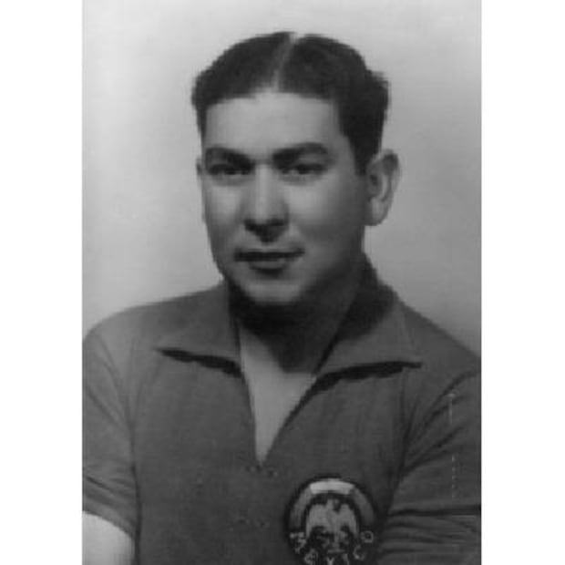 El mexicano Óscar Bonfiglio fue el primer portero en recibir un gol en la historia de los Mundiales. FOTO: ESPECIAL