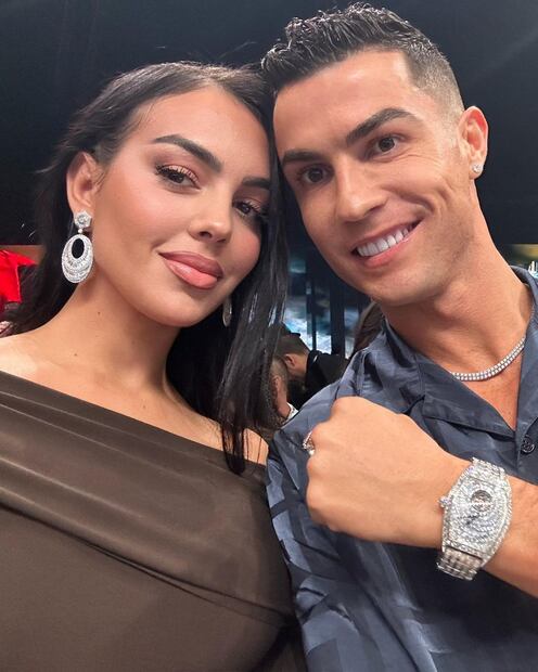 Cristiano Ronaldo junto a su esposa Georgina Rodríguez en un combate de Boxeo. Fuente: Instagram @georginagio