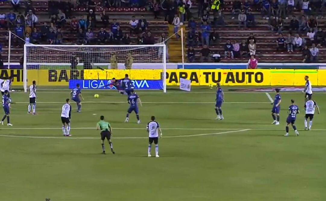 Pablo Barrera, con mucha fortuna, abrió el marcador ante el Cruz Azul. Foto: Especial