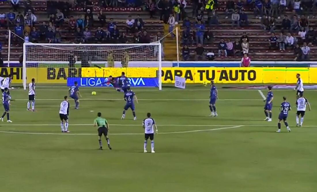 Pablo Barrera, con mucha fortuna, abrió el marcador ante el Cruz Azul. Foto: Especial