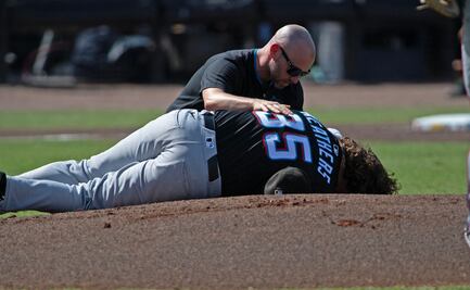 Video: Ryan Weathers, pitcher de Marlins, recibe fuerte pelotazo por parte de su catcher