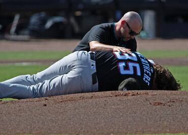 Video: Ryan Weathers, pitcher de Marlins, recibe fuerte pelotazo por parte de su catcher