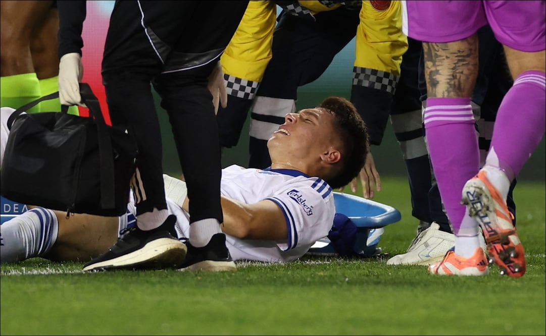 Rodrigo Huescas se duele tras lesionarse en el partido de Champions League entre Qarabag FC y el FC Copenhagen. FOTO: AFP