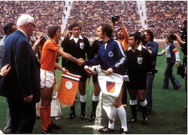 La vez que se enfrentaron Johan Cruyff y Franz Beckenbauer en la Final del Mundial de 1974; los dos mejores jugadores del mundo