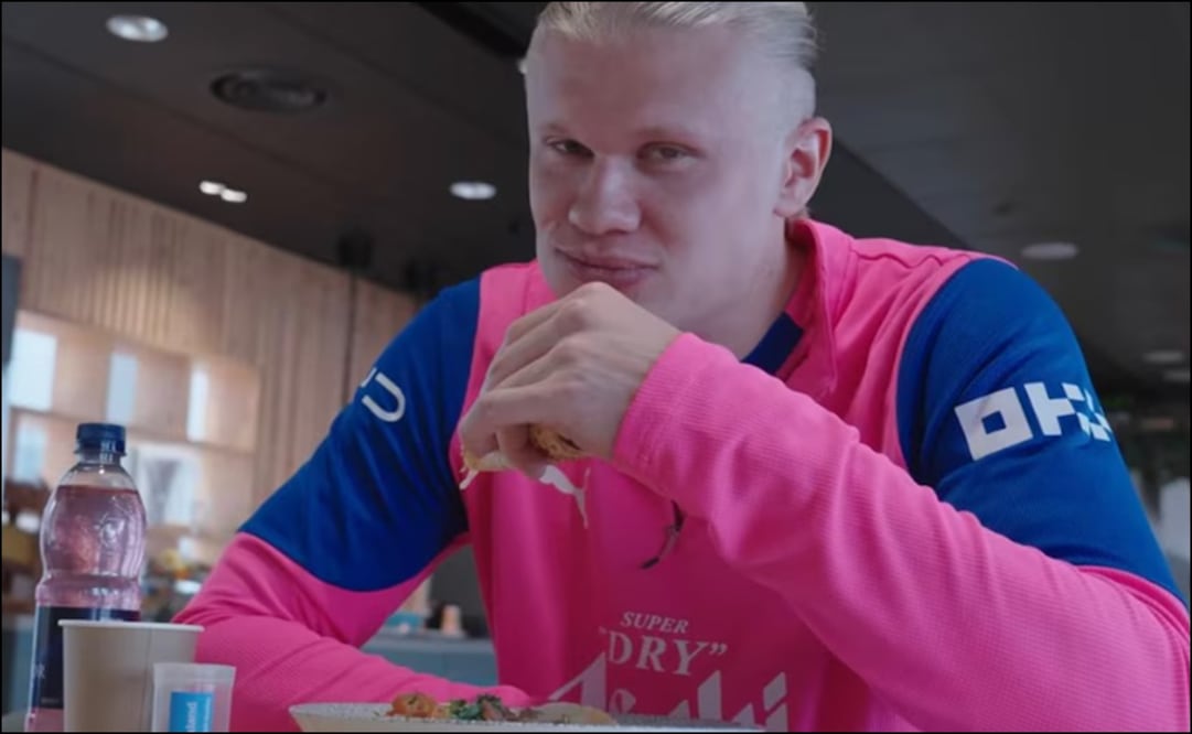 El delantero noruego se mostró muy contento mientras degustaba un taco muy a su estilo. FOTO: Captura