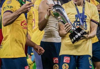 Venden en famoso tianguis un trofeo del América por ¡100 mil pesos!