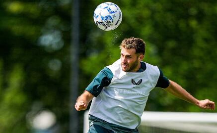 Nottingham Forest aumentó la oferta por Santiago Giménez para llevarlo a la Premier League