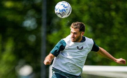 Nottingham Forest aumentó la oferta por Santiago Giménez para llevarlo a la Premier League