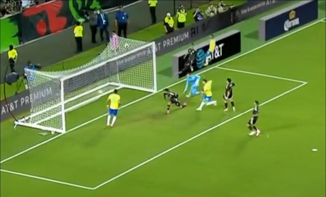 Gabriel Martinelli empuja la pelota para poner el 2-0 en el marcador. FOTO: Captura