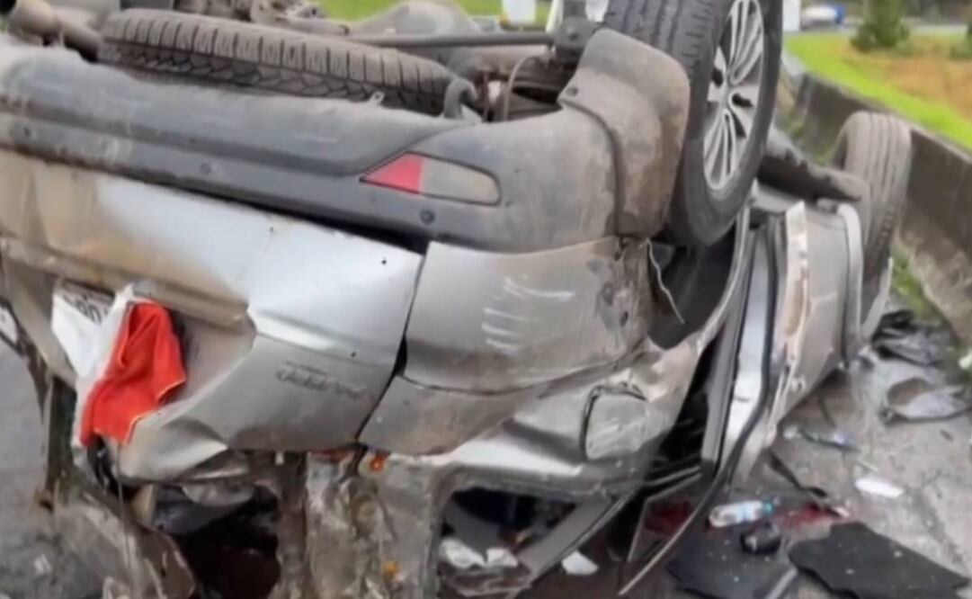 Dunga y su esposa salieron con ligeros golpes tras la volcadura de su vehículo. Foto: Especial.