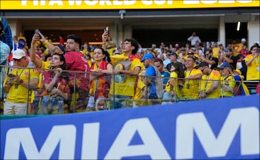 Aficionados colombianos invaden Miami y continúan con la fiesta que comenzó en México. FOTO: AP