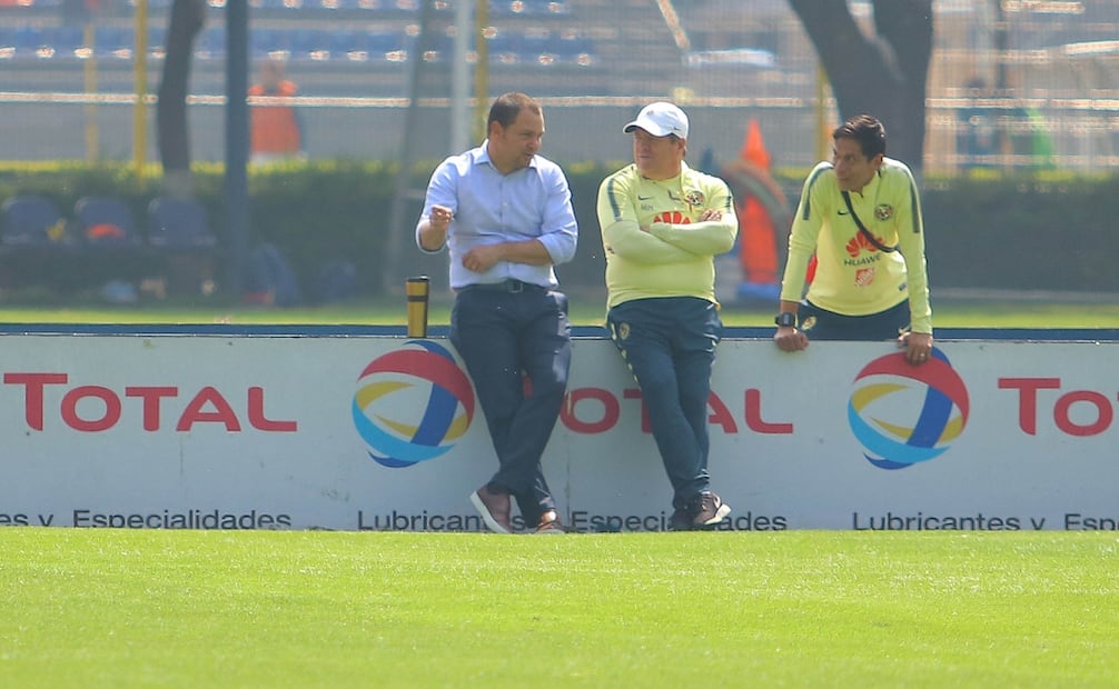 Santiago Baños junto con Miguel Herrera en una práctica de América / Foto: Imago7