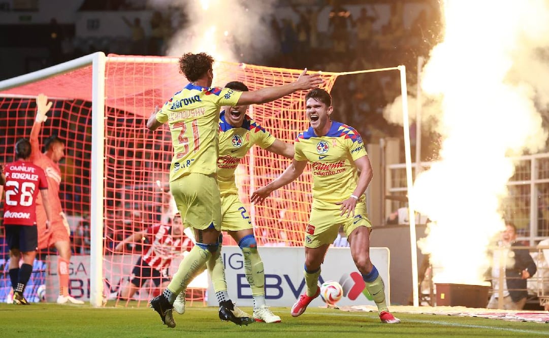 Israel Reyes festeja luego de que anotara el gol que sentencio a las Chivas. Foto: Imago7