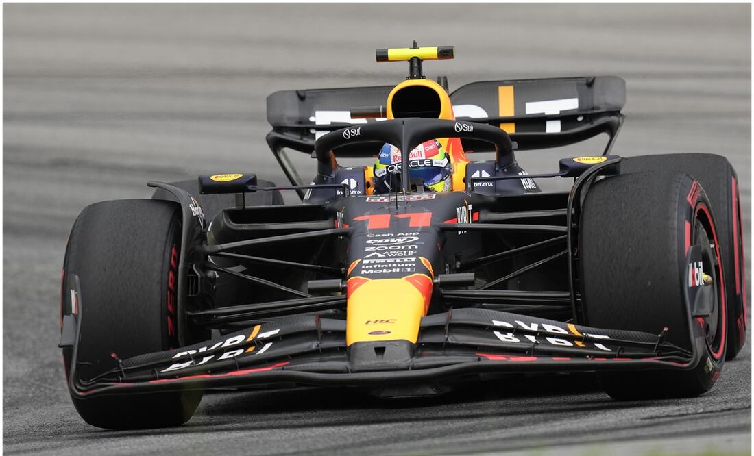 Checo Pérez largará desde la quinta fila - AP