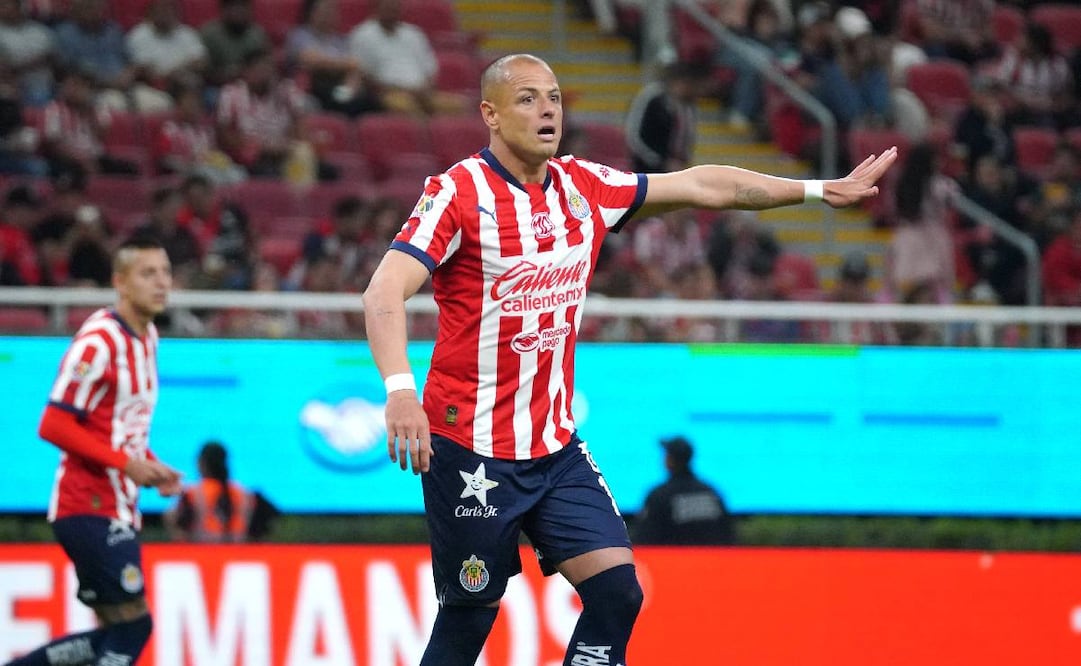 Chicharito Hernández será titular y capitán en la visita de Chivas a Necaxa. Foto: Imago7
