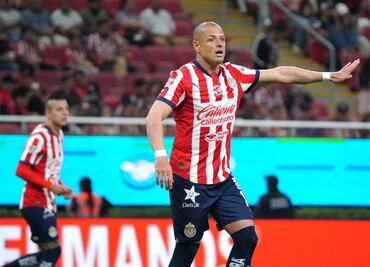 Chicharito Hernández será titular con Chivas ante Necaxa; Luis Romo, a la banca