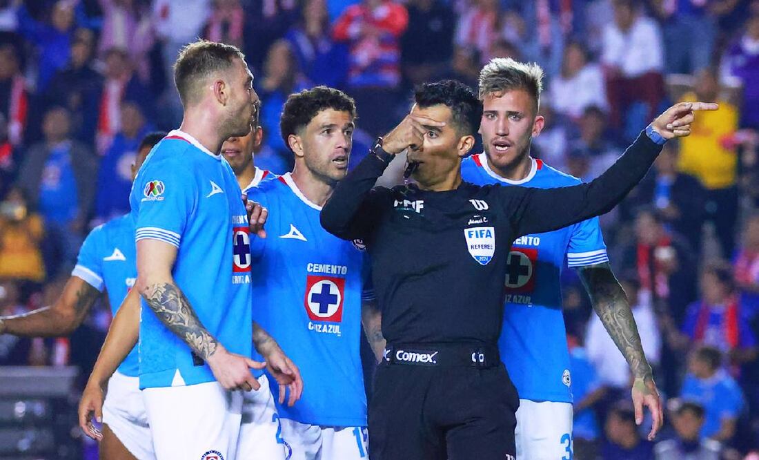 Rotondi provocó el penalti que le dio el pase al América a la Final del Apertura 2024. Foto: Imago7