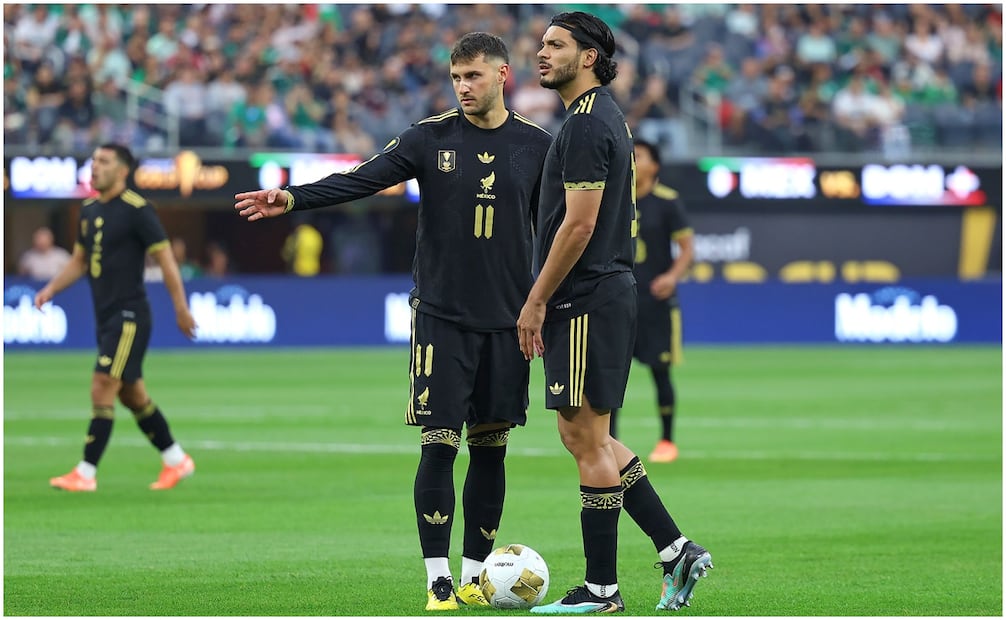 Santiago Giménez y Raúl Jiménez Foto: Imago7