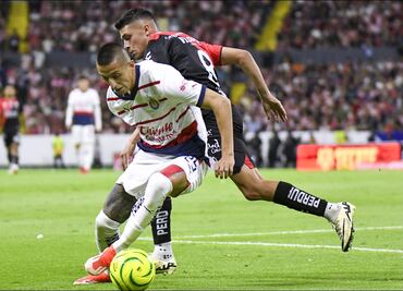 ¡'Piojo' Alvarado lo hizo de nuevo! Con un golazo dio el triunfo a las Chivas, que ya piensa en Liguilla