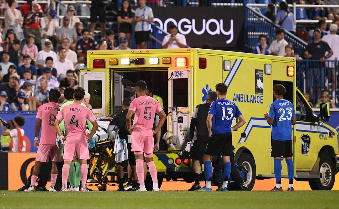Germán Berterame abandonó el terreno de juego en ambulancia. FOTO: AFP