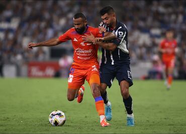 Rayados sacó el empate ante Mazatlán en casa donde jugó casi los 90 minutos con un hombre menos