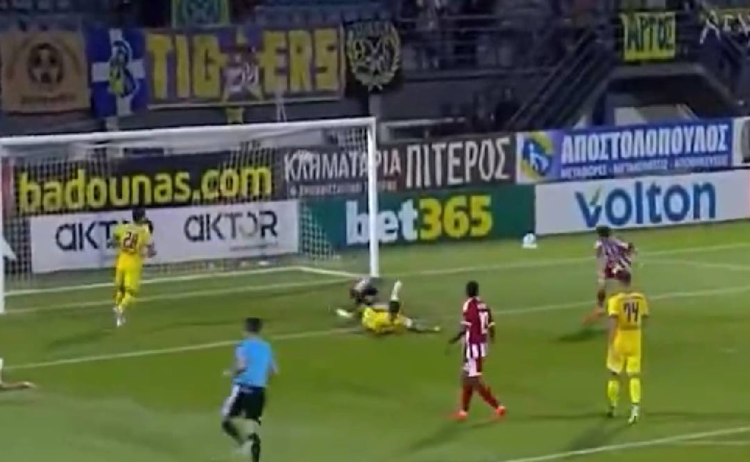 La 'Hormiga' González falló en su debut con Olympiacos / Foto: Especiales
