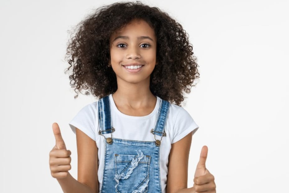 ¿Cómo hablar de amor propio y autoaceptación a niñas de cabello rizado?