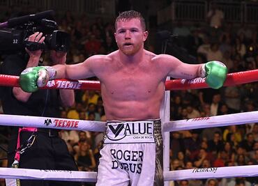 Canelo Álvarez habría amenazado con NO pelear en mayo si no es con Jermall Charlo