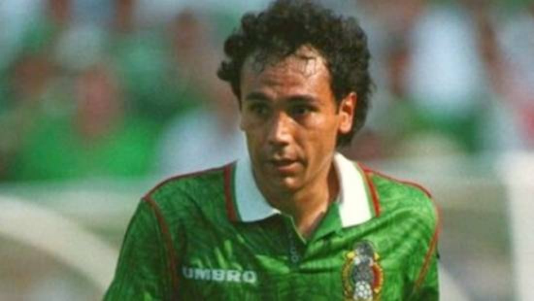 Hugo Sánchez, durante uno de los partidos que disputó con México en un Mundial. Foto: @hugosanchez_9