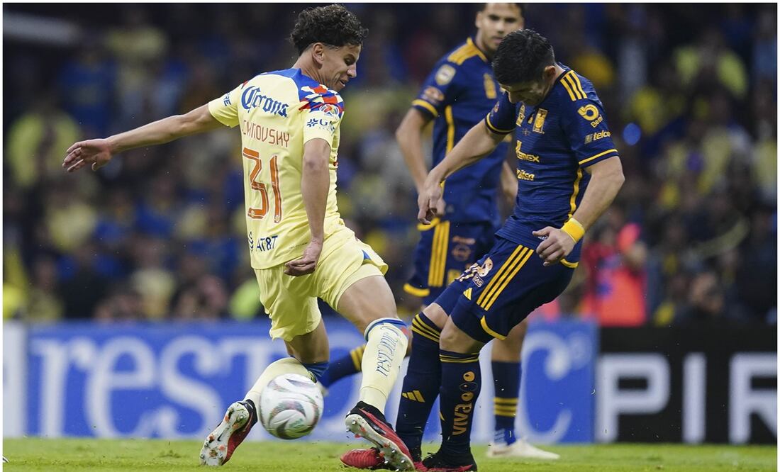 Lichnovsky y Jesús Angulo protagonizaron una jugada polémica - Imago7