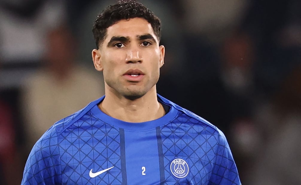 Hakimi en un calentamiento previo a un partido del PSG en la liga de Francia / Foto: AFP