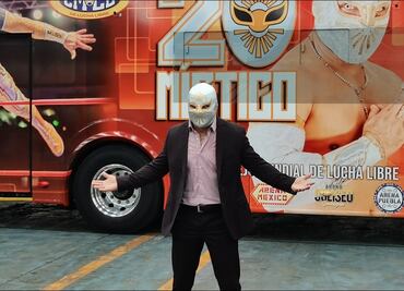 El luchador Místico es inmortalizado en Turibus en celebración por su 20 aniversario