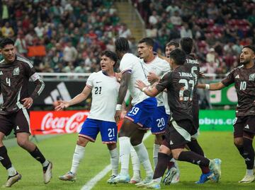 Edson Álvarez fue insultado por la afición del América tras agredir a Alejandro Zendejas