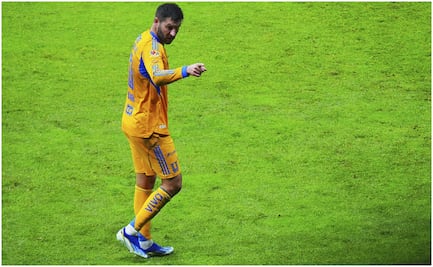 André-Pierre Gignac es golpeado por aficionado de Toluca en la Final de la Liga MX