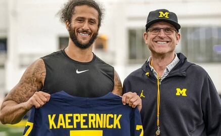 Jim Harbaugh invita a Colin Kaepernick al grupo de entrenadores de Los Angeles Chargers