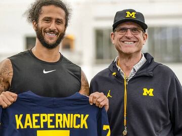 Jim Harbaugh invita a Colin Kaepernick al grupo de entrenadores de Los Angeles Chargers