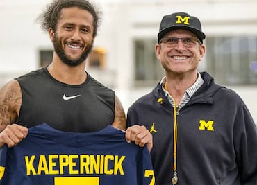 Jim Harbaugh invita a Colin Kaepernick al grupo de entrenadores de Los Angeles Chargers