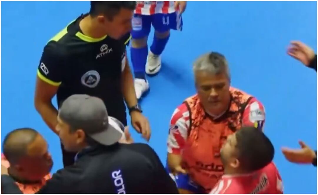Jugador de Paraguay reclamando al árbitro en la Final del Mundial de Talla Baja / FOTO: Captura
