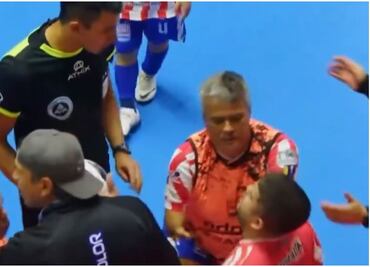 Paraguay se retiro en pleno partido ante Argentina en la Final del Mundial de talla baja, acusaron robo