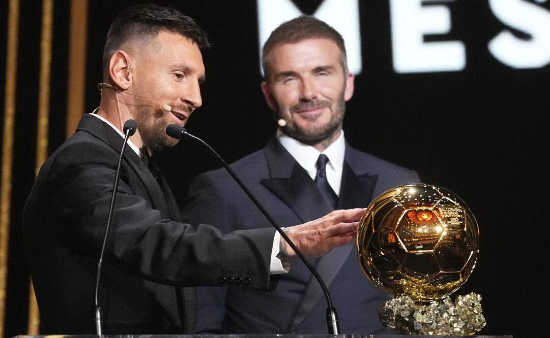 Lionel Messi y David Beckham durante la entrega del Balón de Oro - Foto: AP