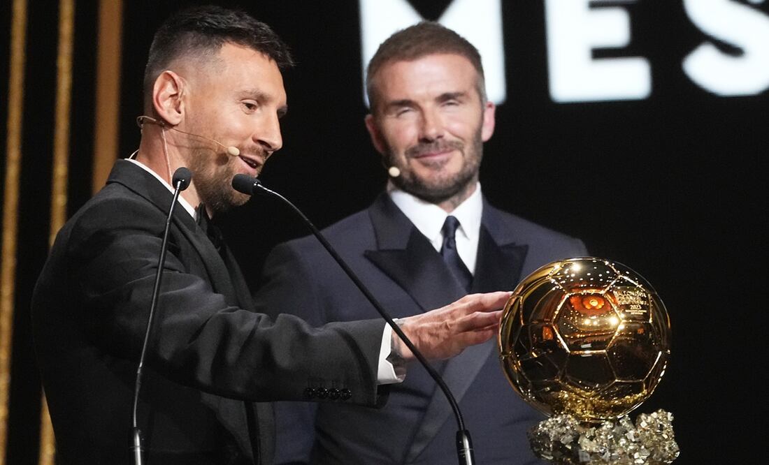 Lionel Messi y David Beckham durante la entrega del Balón de Oro - Foto: AP