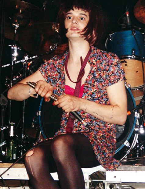 10 grandes rockeros que decidieron lucir como mujer