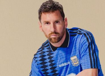 La historia detrás de la camiseta icónica que lanzó Leo Messi pero que llevó a la fama Maradona