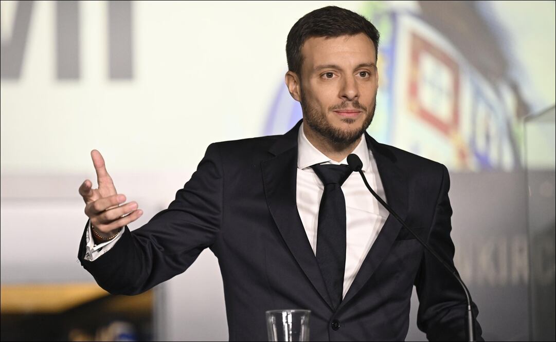 Martín Anselmi rompió el silencio sobre su salida de Cruz Azul, durante su presentación como nuevo DT del Porto. FOTO: EFE