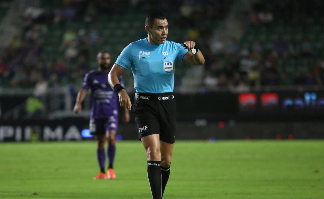 La Comisión de Árbitros respaldo al silbante tras el juego diputado entre Mazatlán y Pachuca. Foto: Imago7.