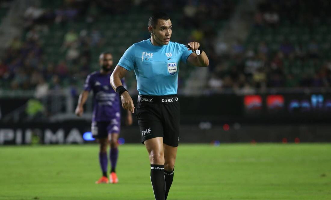 La Comisión de Árbitros respaldo al silbante tras el juego diputado entre Mazatlán y Pachuca. Foto: Imago7.