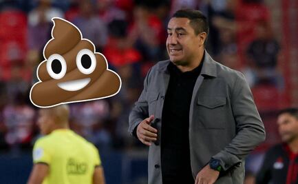 Efraín Juárez desata la polémica tras limpiar popó de pájaro con el escudo de los Pumas