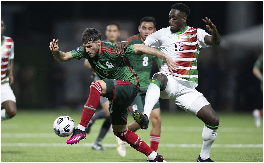 Santiago Giménez vs Surinam Foto: Imago7